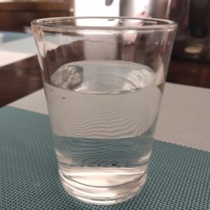 一杯水怎么鉴别翡翠？以及一杯水对翡翠的作用-孔夫子古玩网