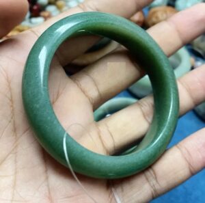 佘太翠是玉还是翡翠？佘太翠有收藏价值吗？-孔夫子古玩网