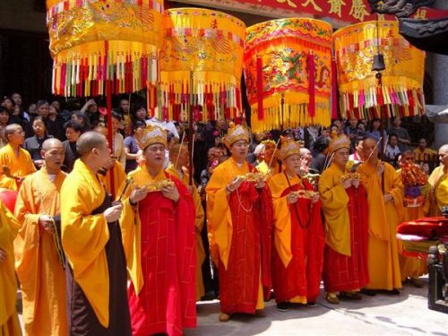 佛教三衣的由来_佛教中僧人必备的三衣指什么-孔夫子古玩网